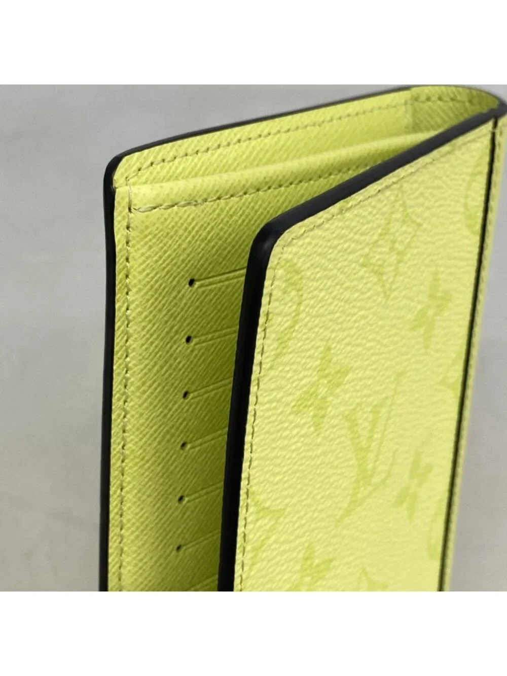 Louis Vuitton Wallet Taigarama Portefeuille Brazza Lemon